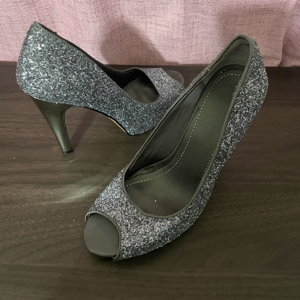 Nine West Dark Silver Sparkly Heels size 5.5